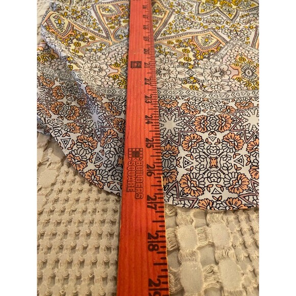 Lauren Conrad  Blouse Sz Large  Top Ruffled Neckline Sleeveless Spring Or Summer - Picture 9 of 10